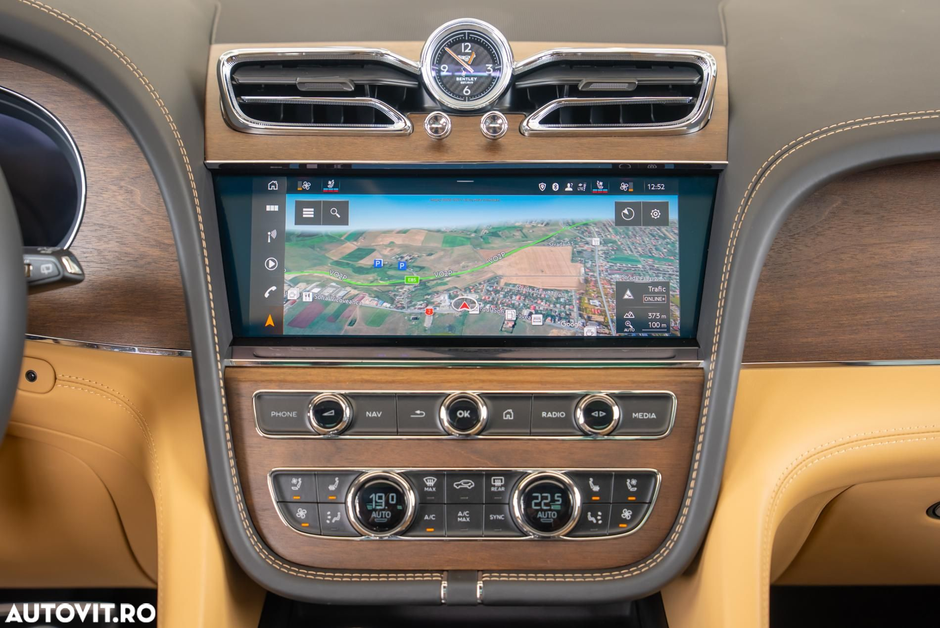 Bentley Bentayga Azure - 16