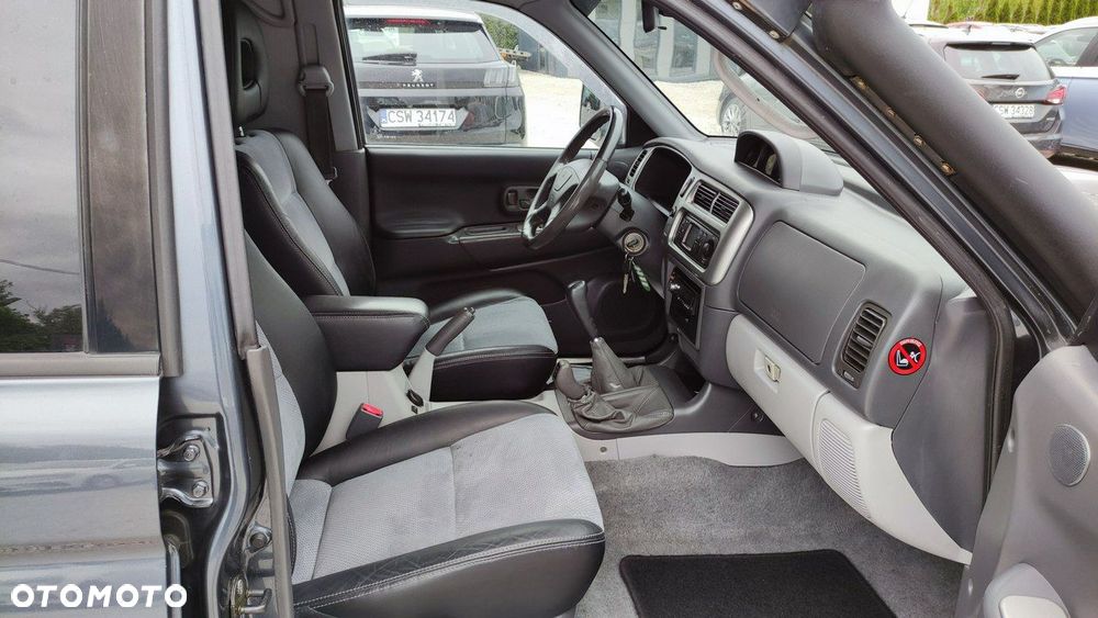 Mitsubishi Pajero - 30