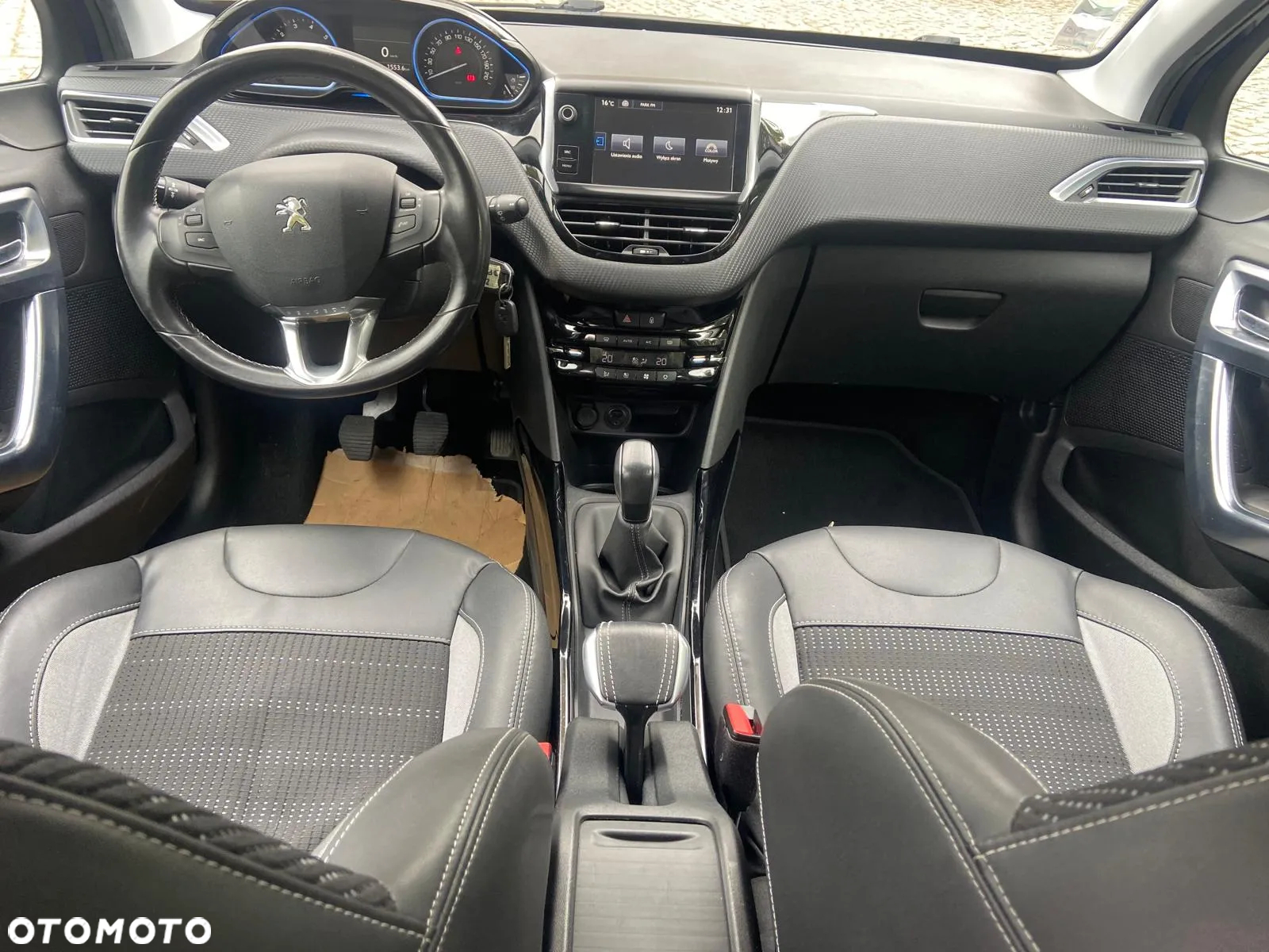 Peugeot 2008 1.2 Pure Tech Allure S&S - 13