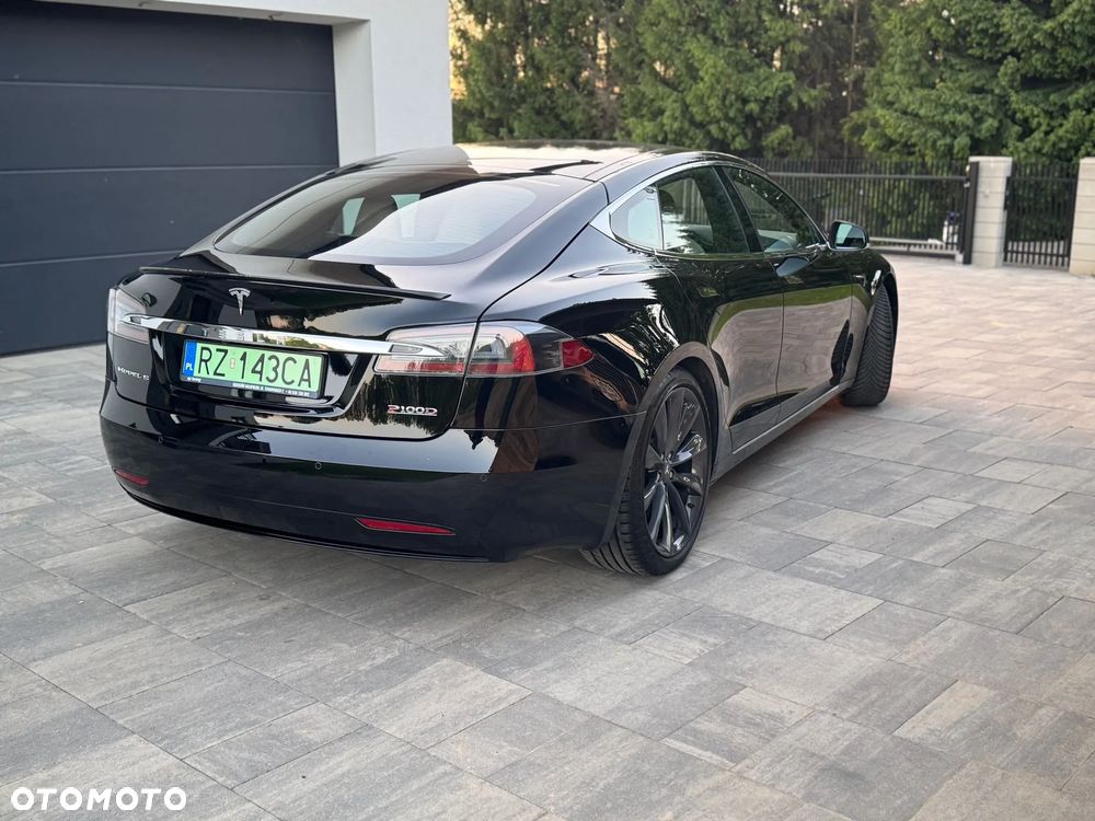 Tesla Model S - 9