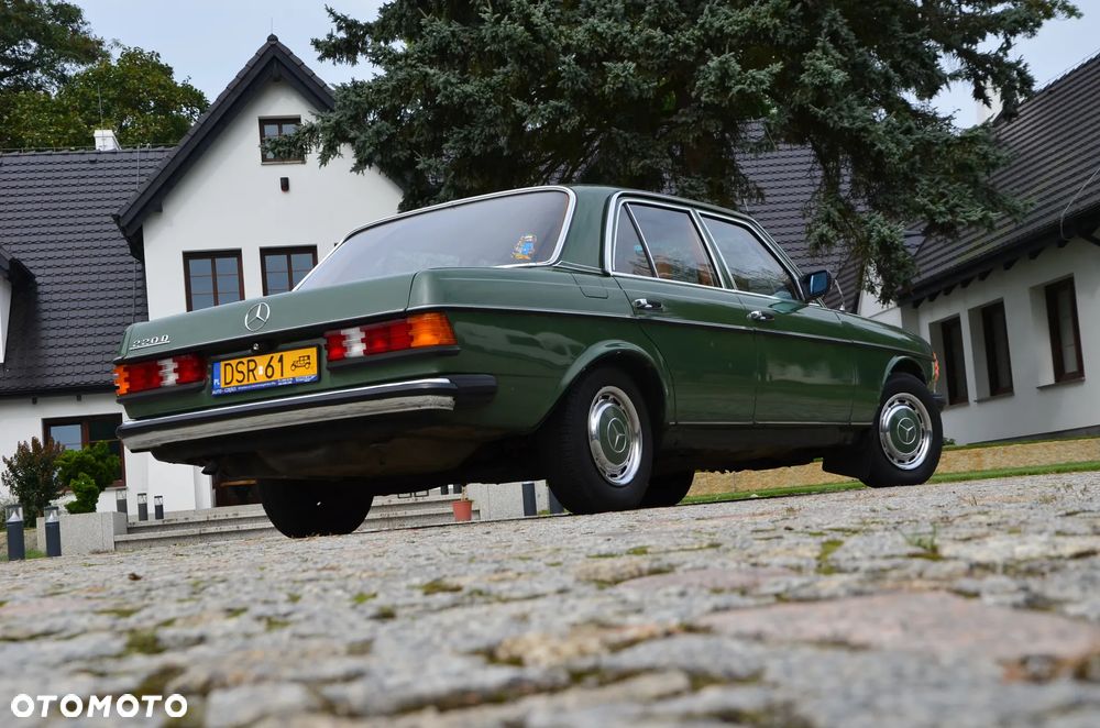 Mercedes-Benz W123 - 21