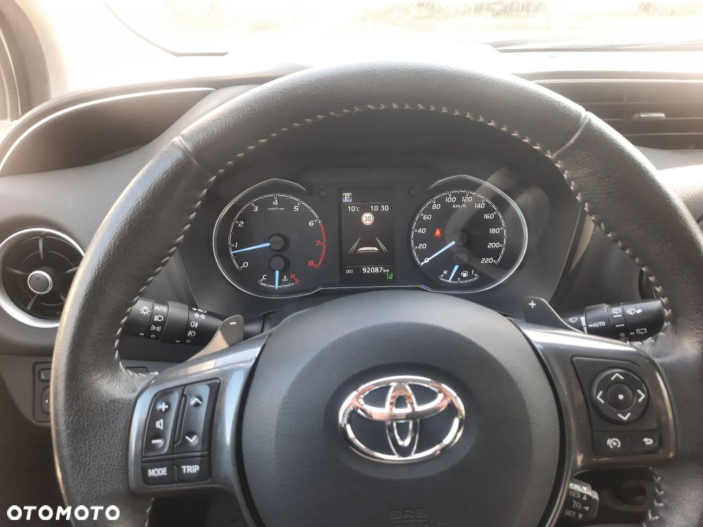 Toyota Yaris 1.5 20th Anniversary CVT - 13