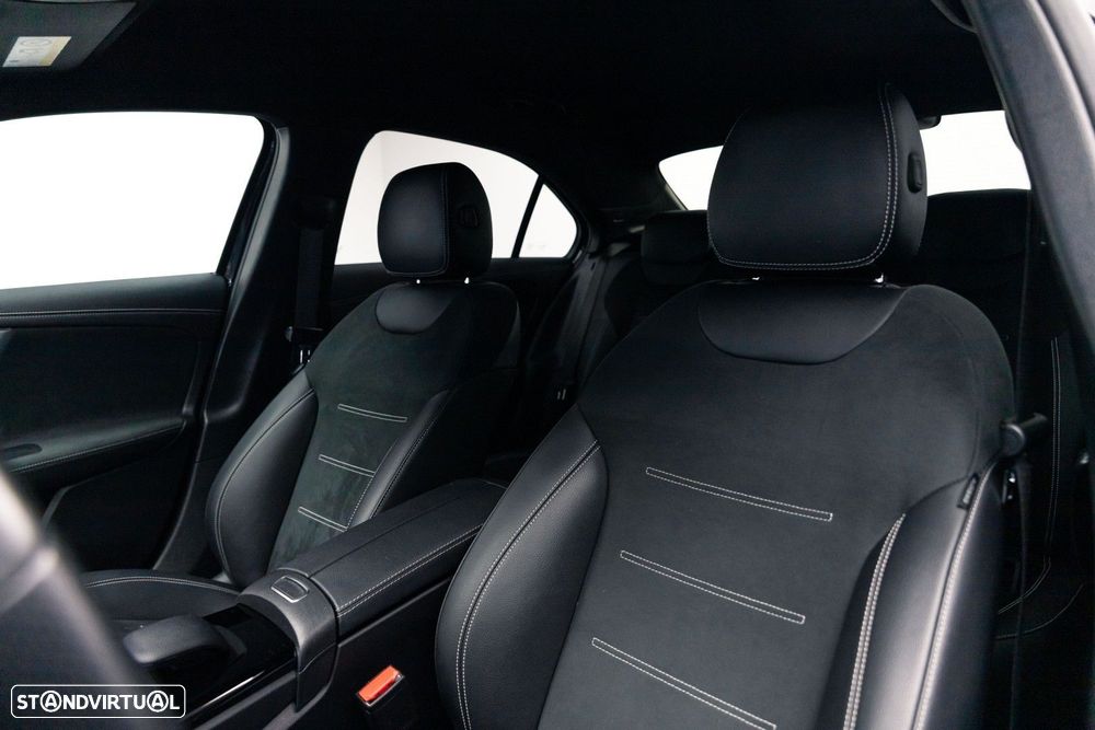 Mercedes-Benz A 250 Limousine e AMG Line - 19