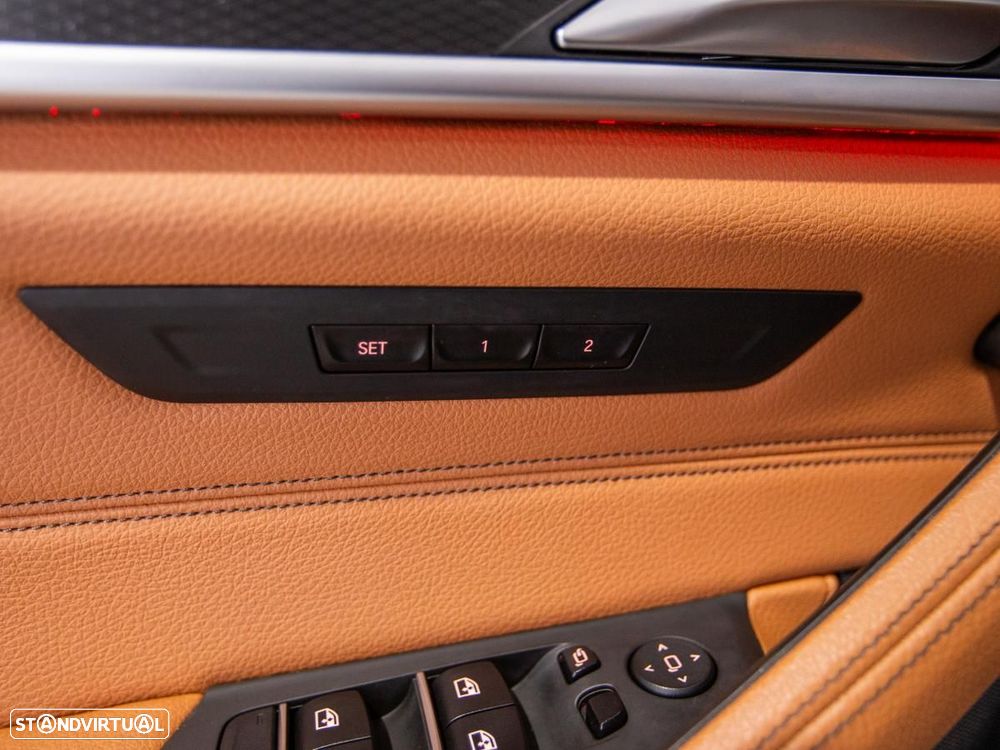 BMW 530 e Pack 50 anos M - 15