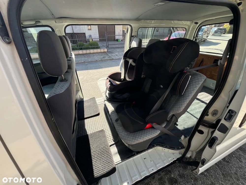 Toyota Hiace - 5