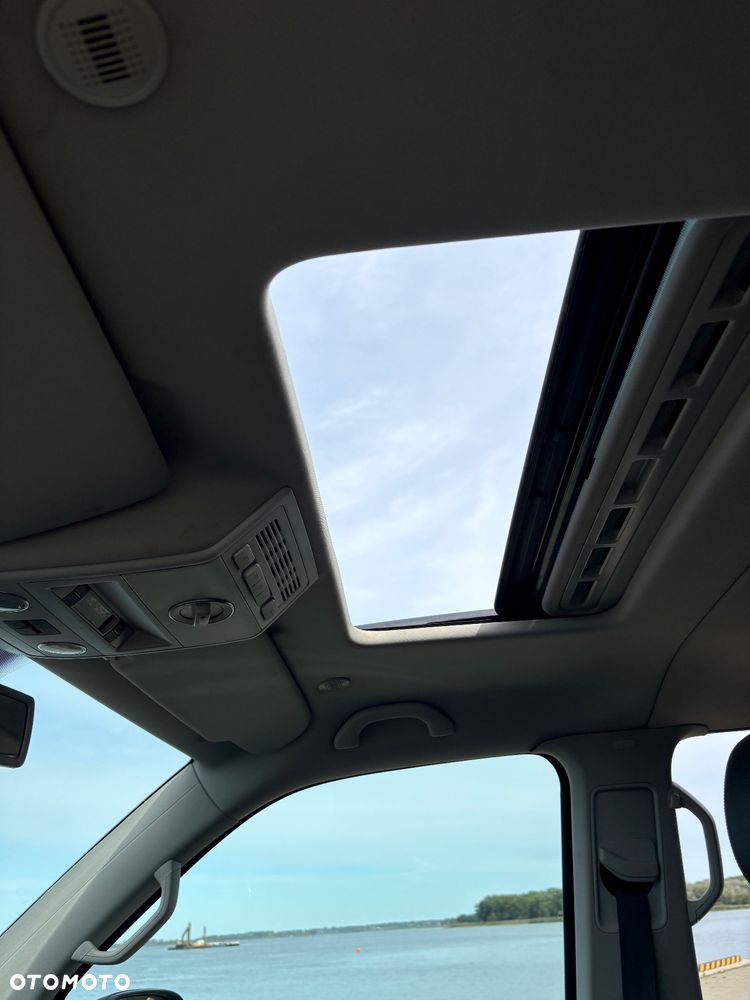 Volkswagen Multivan - 14