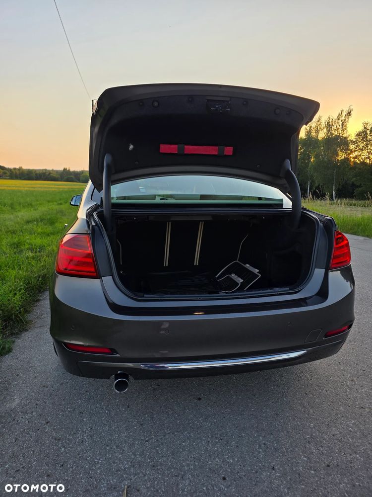 BMW Seria 3 320d xDrive - 9