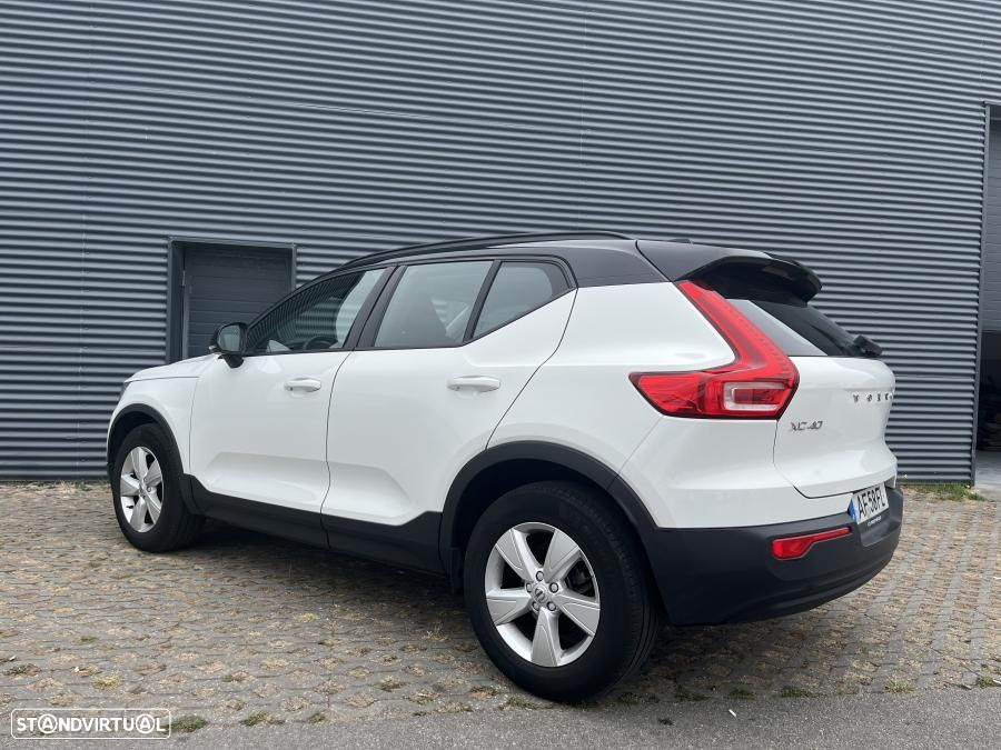 Volvo XC 40 1.5 T2 Momentum Geartronic - 4