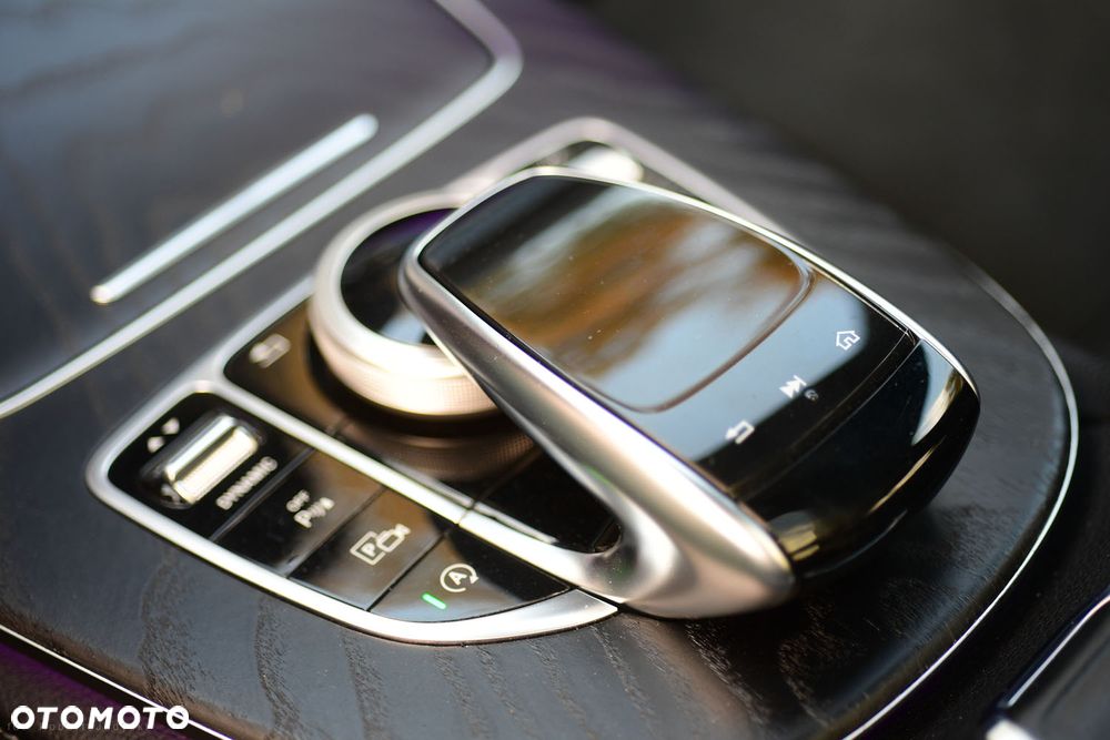 Mercedes-Benz Klasa E 220 d 4-Matic AMG - 31