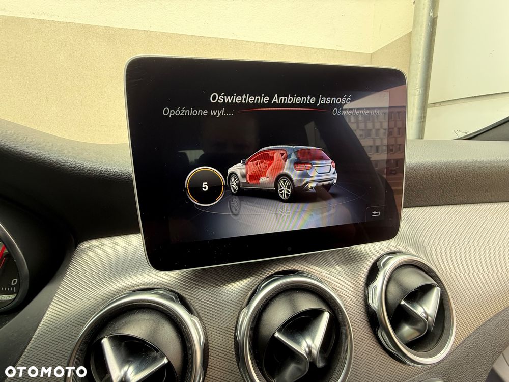 Mercedes-Benz GLA 180 7G-DCT Peak Edition - 23