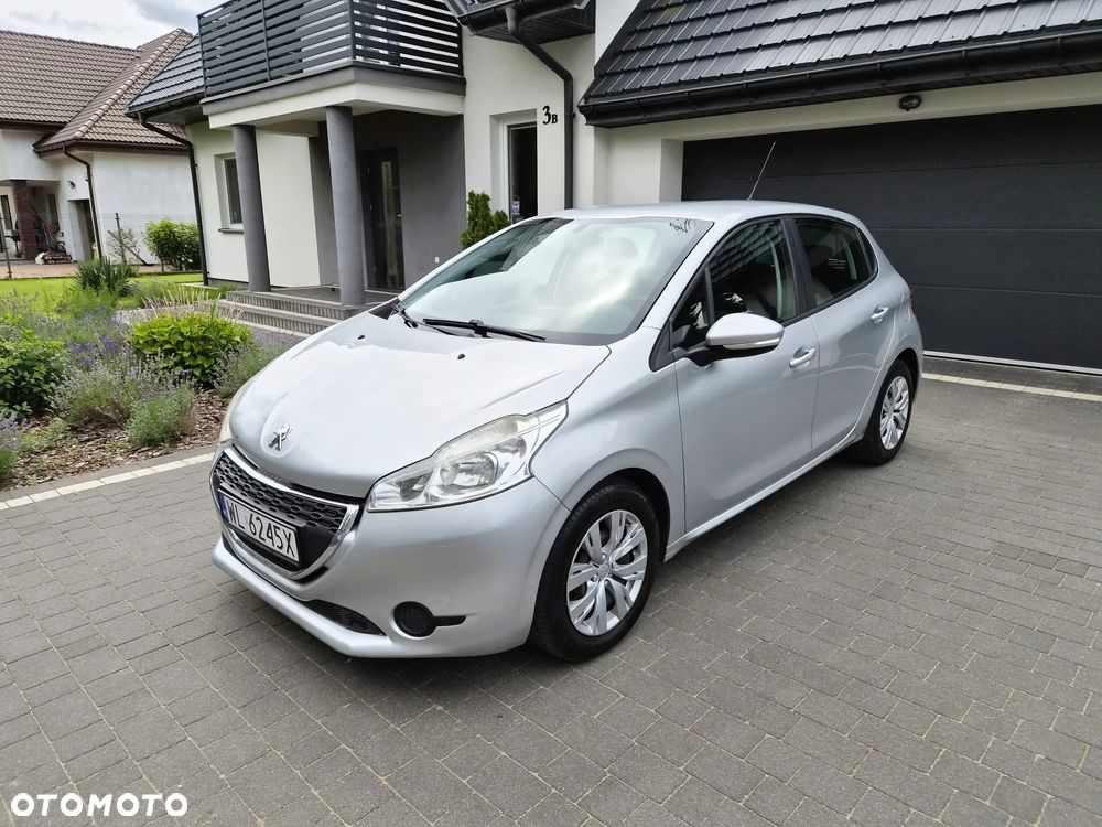 Peugeot 208 - 1