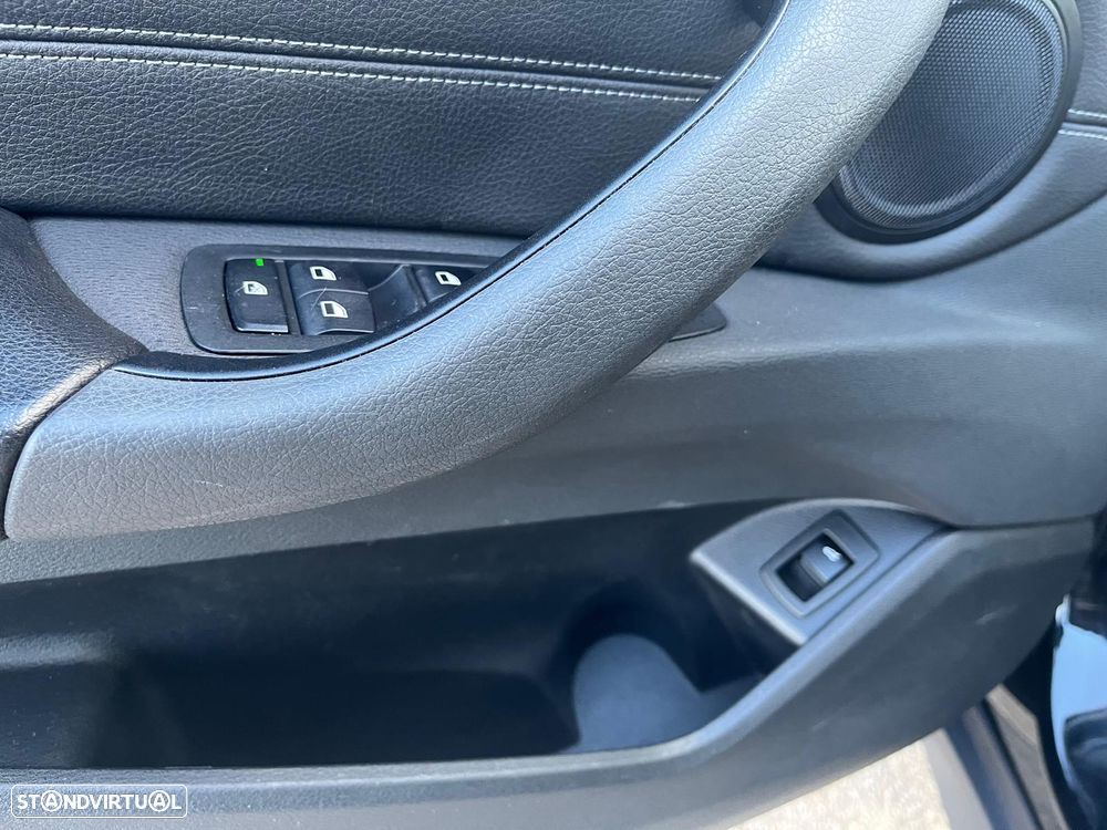 BMW X1 16 d sDrive Auto Line Sport - 46