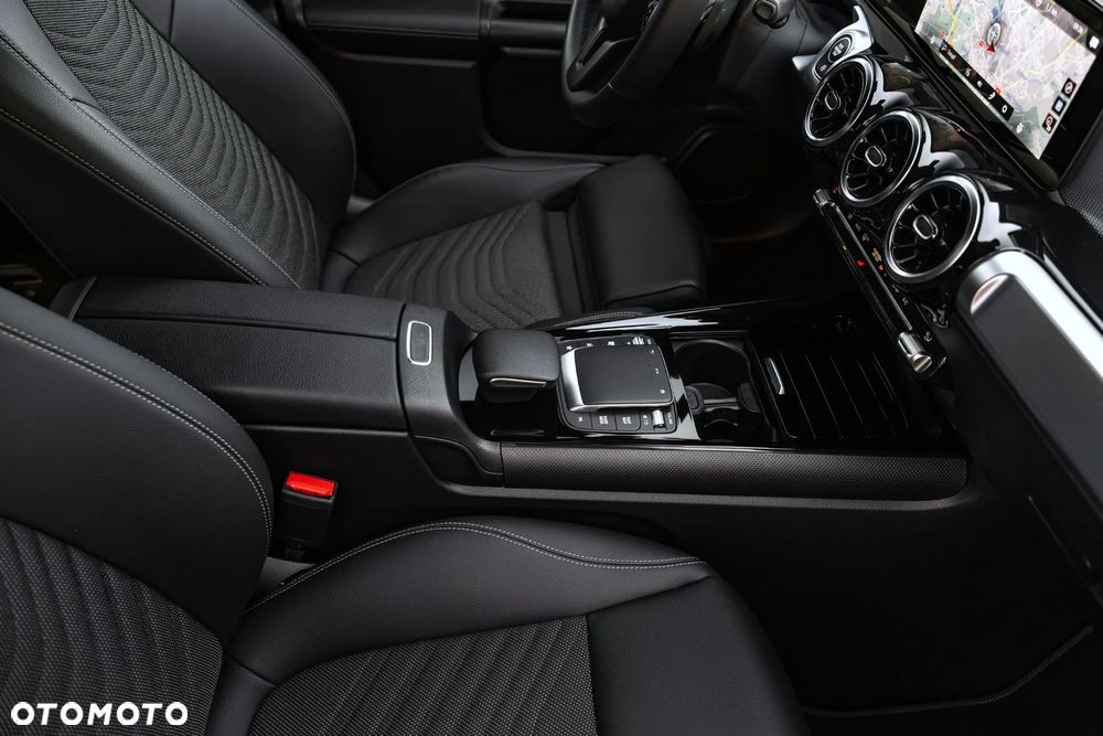 Mercedes-Benz GLB 200 Style 7G-DCT - 27