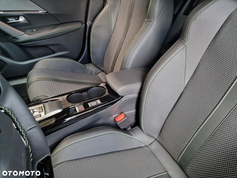 Peugeot 2008 PureTech mHEV GT E-DCS6 - 26
