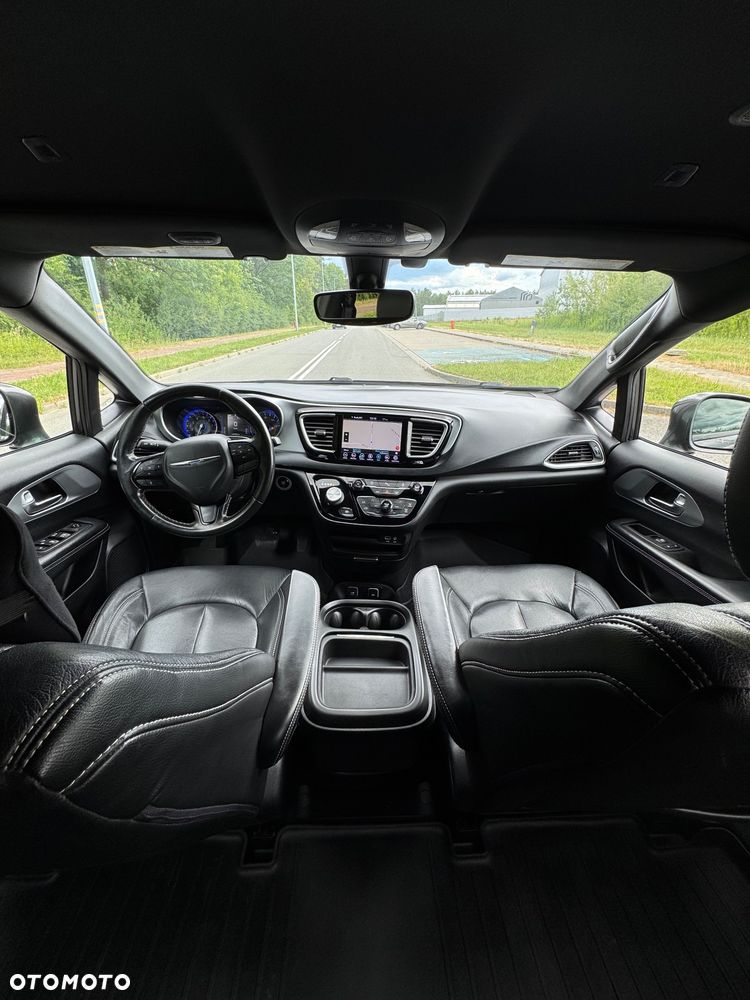 Chrysler Pacifica - 13