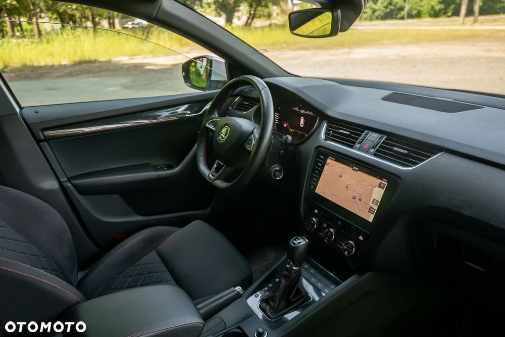 Skoda Octavia 2.0 TDI 4x4 DSG RS - 25
