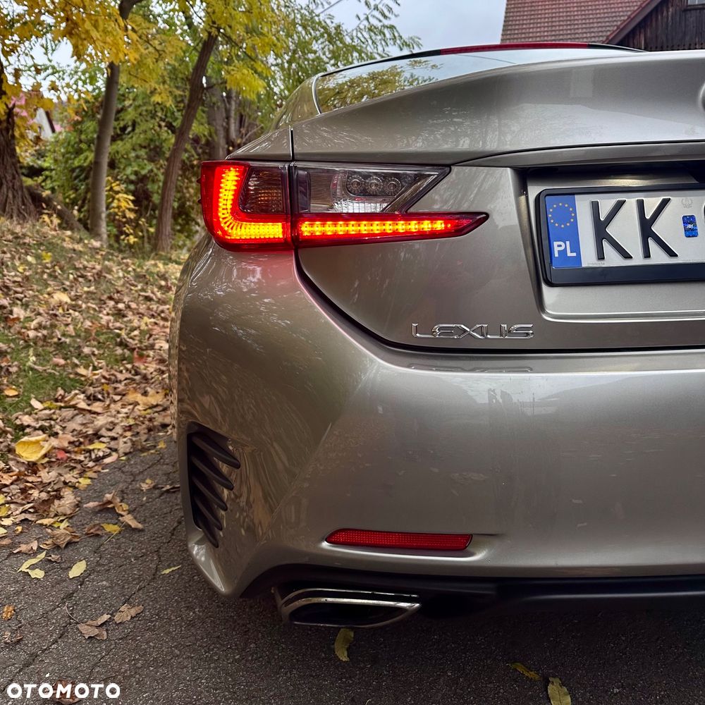 Lexus RC 300h - 12