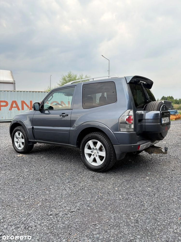 Mitsubishi Pajero - 1