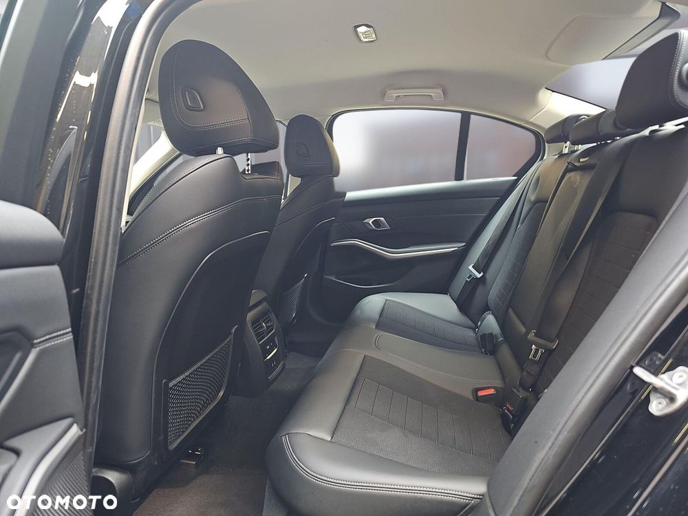 BMW Seria 3 318d - 15