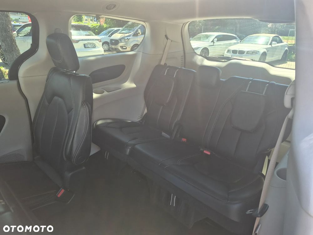 Chrysler Pacifica - 14