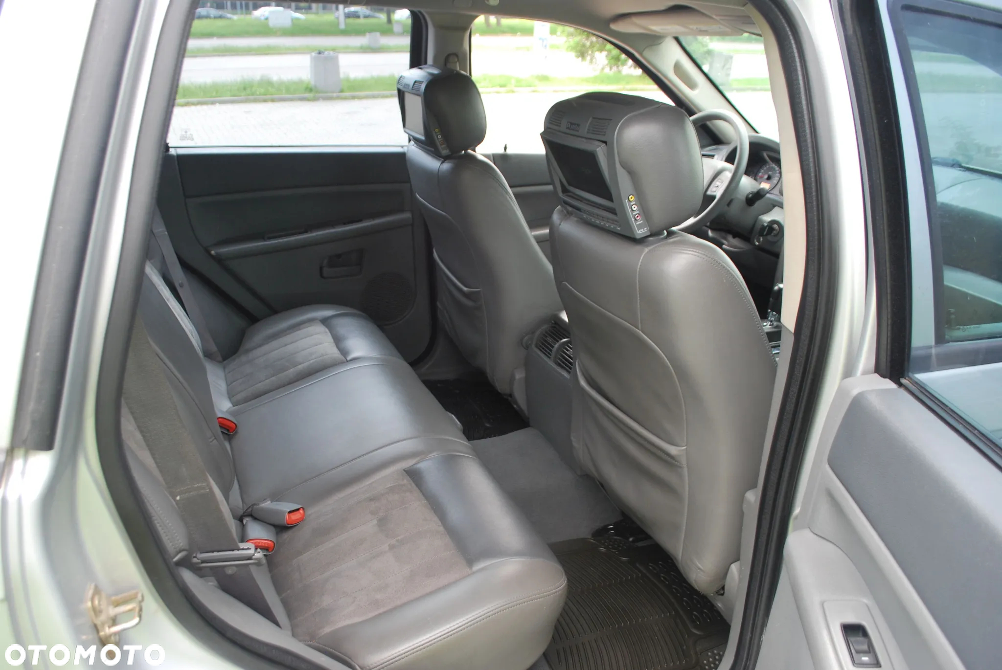 Jeep Grand Cherokee - 11