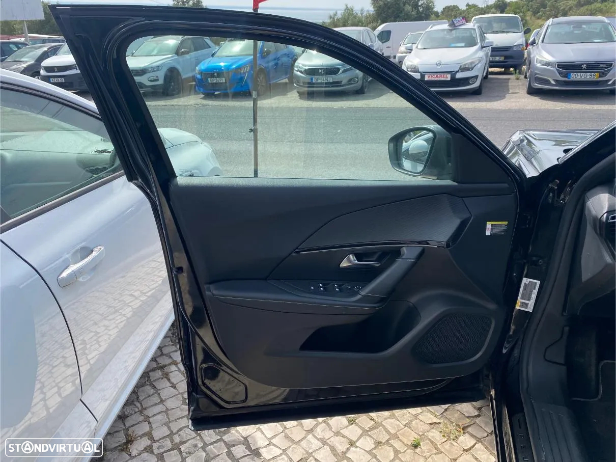 Peugeot e-2008 50 kWh GT Pack - 9