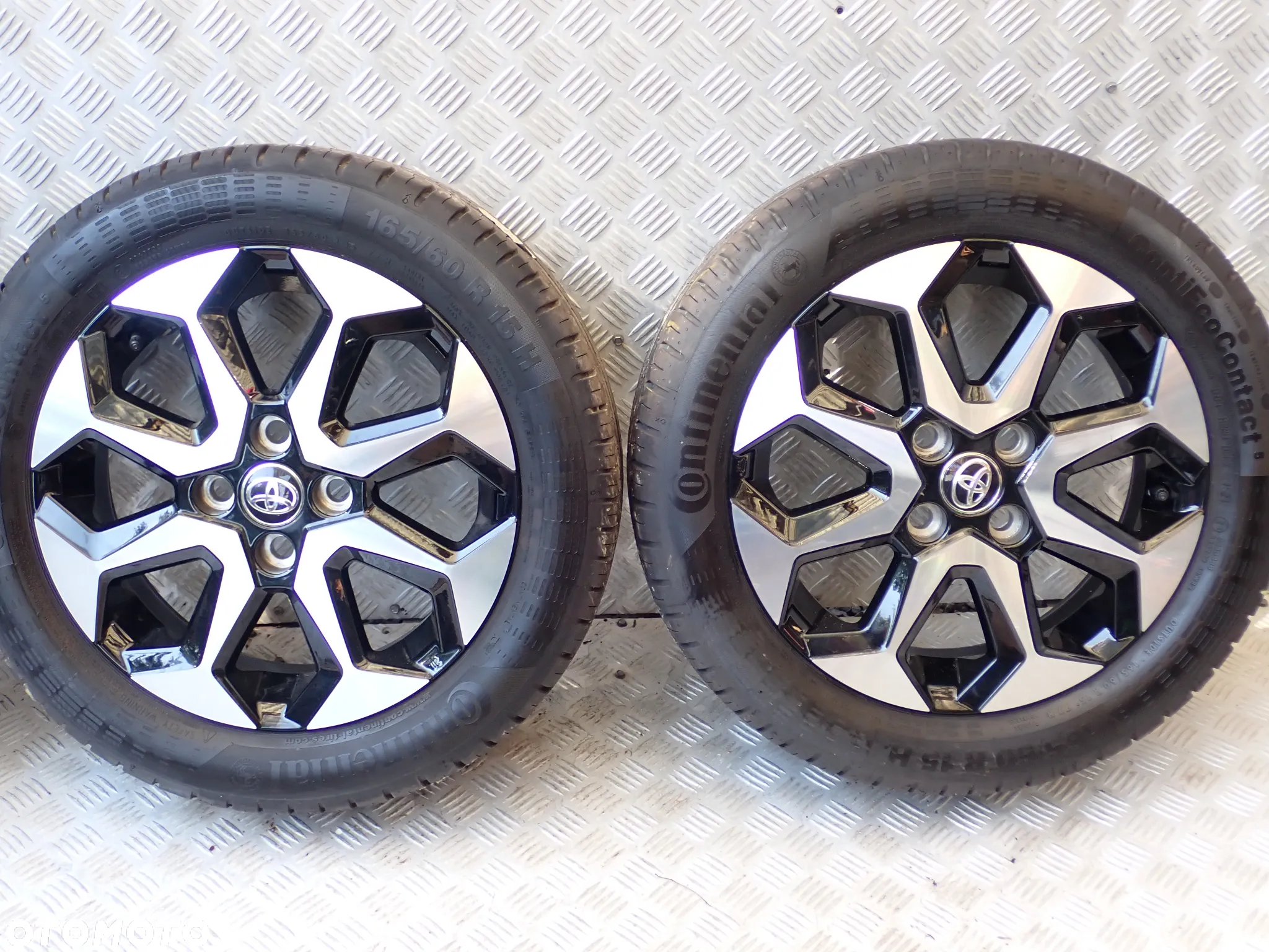 KOŁA FELGI ALUMINIOWE TOYOTA AYGO II  4,5JX15  ET 35  4X100  42611-0H050  Z OPONAMI LATO 165/60/15  2200 ZŁ - 2