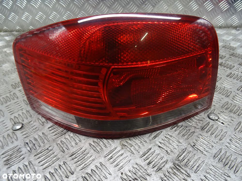 AUDI A3 8P 03-07 2.0 TDI LAMPA TYLNA PRAWY TYŁ 8P0945257 - 2