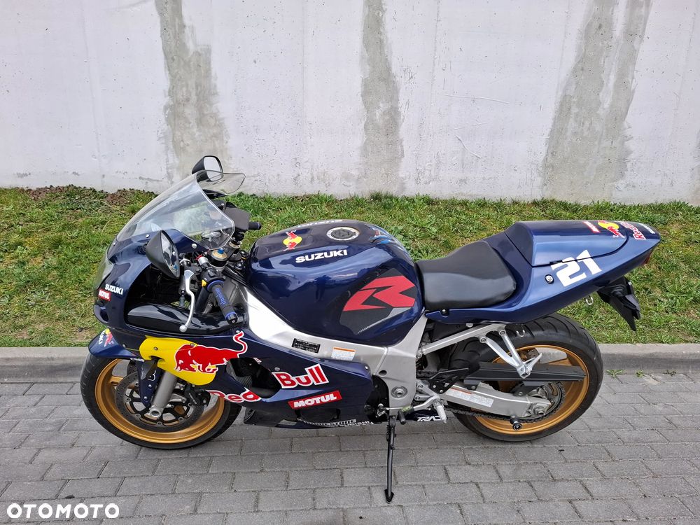 Suzuki GSX-R - 25