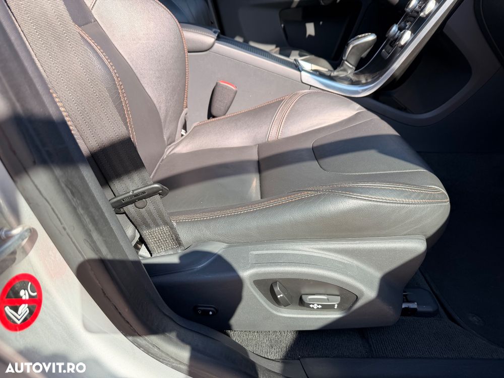 Volvo XC 60 D4 Geartronic Summum - 10