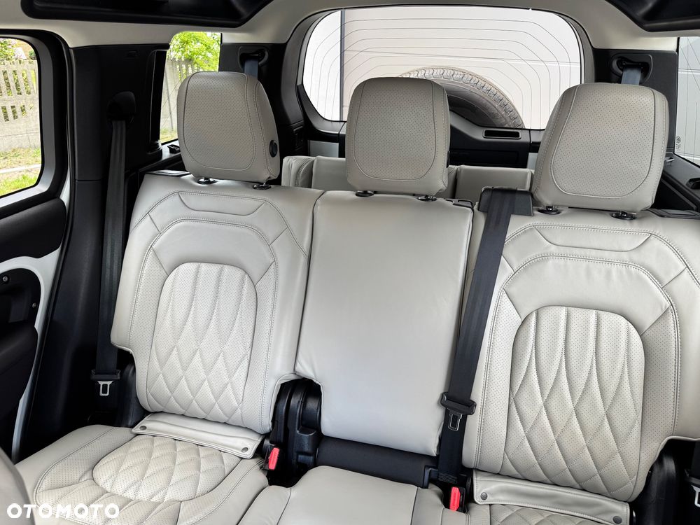 Land Rover Defender 2.0 P300 - 29