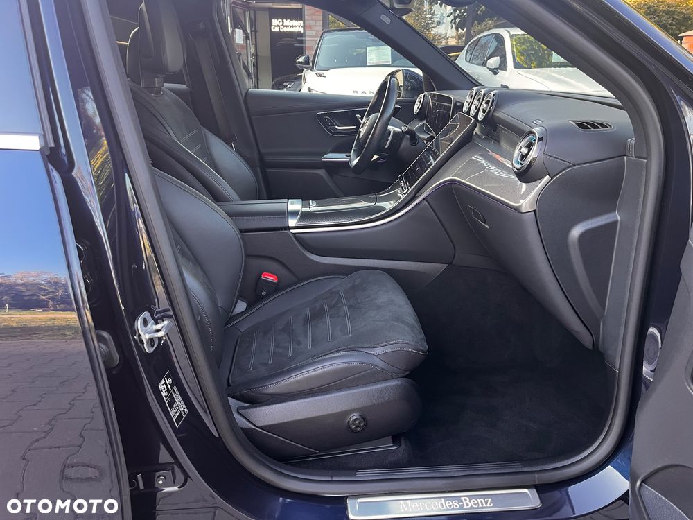 Mercedes-Benz GLC 300 4Matic 9G-TRONIC AMG Line Advanced - 33