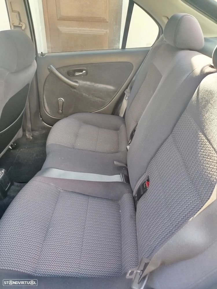 Honda Civic 1.4i S - 11