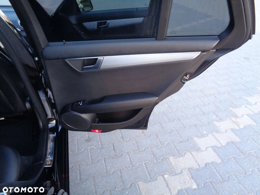 Mercedes-Benz Klasa C 200 (BlueEFFICIENCY) 7G-TRONIC Avantgarde - 21