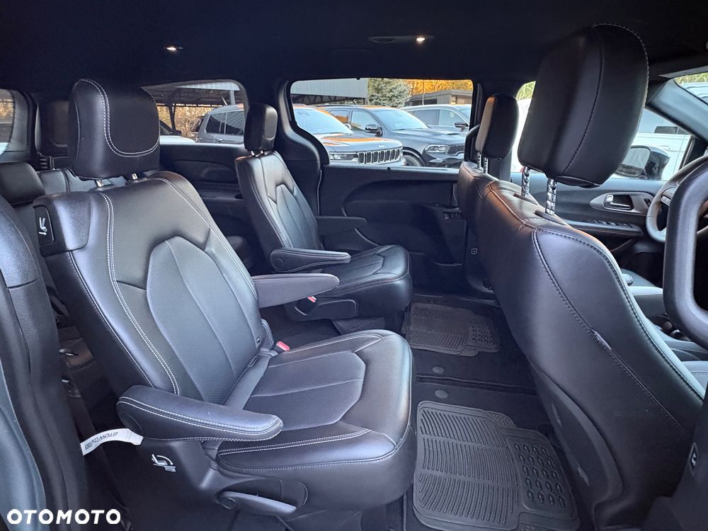 Chrysler Pacifica - 21