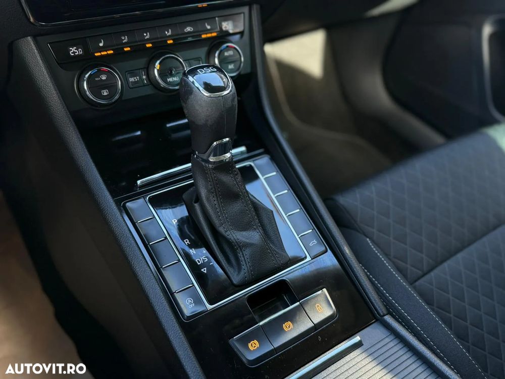 Skoda Superb 2.0 TDI DSG Ambition - 19