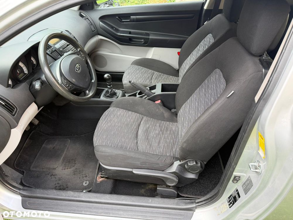 Kia Ceed 1.4 L - 13