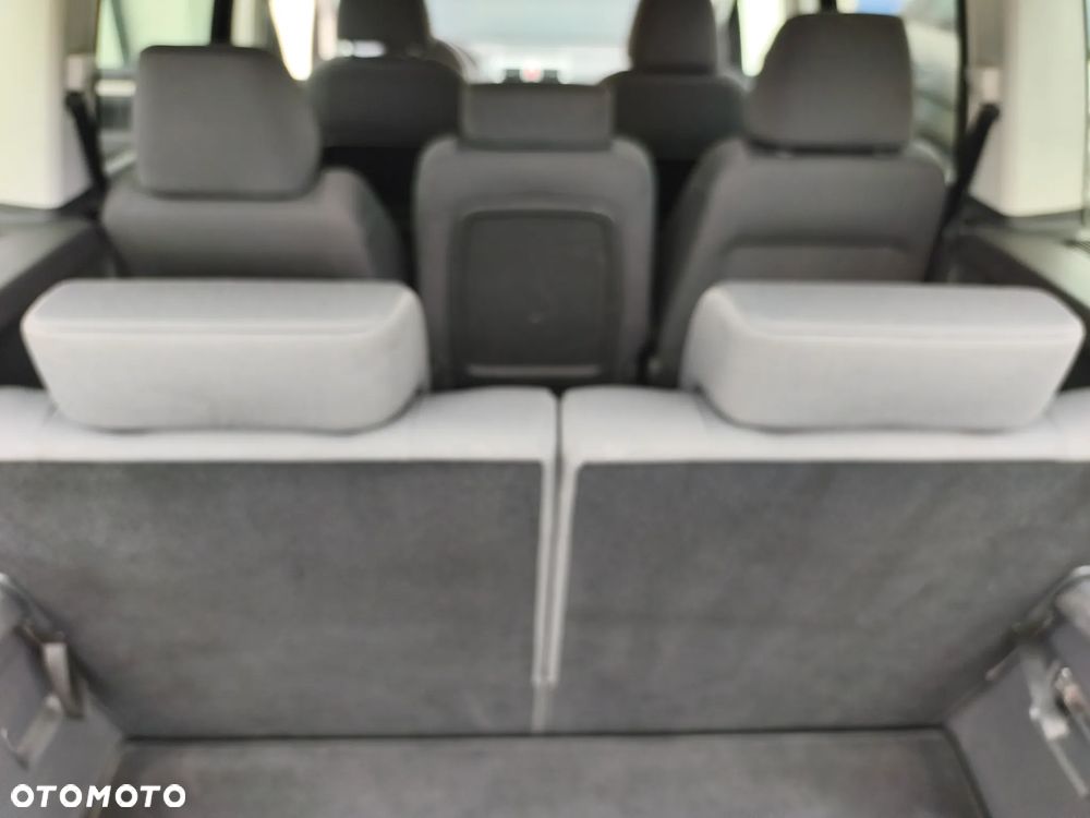 Volkswagen Touran - 22