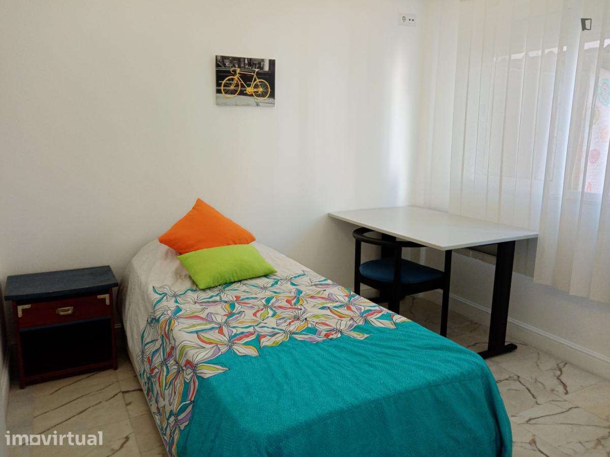 Quarto - localizado em Campolide Lisbon - Grande imagem: 2/13