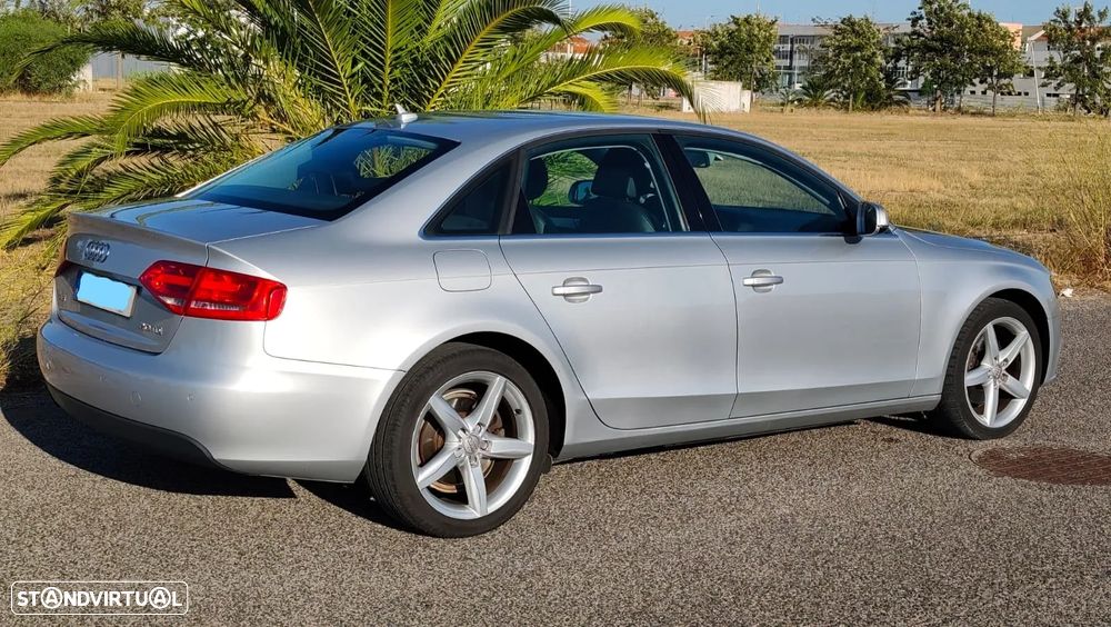 Audi A4 2010 photo 4