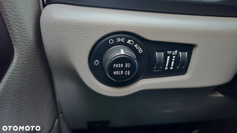 Chrysler Pacifica - 33