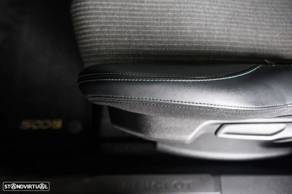 Peugeot 5008 1.5 BlueHDi Allure EAT8 - 26