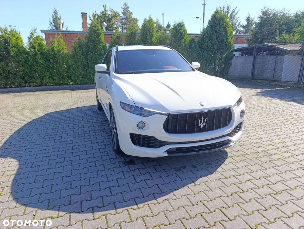 Maserati Levante Essence - 12