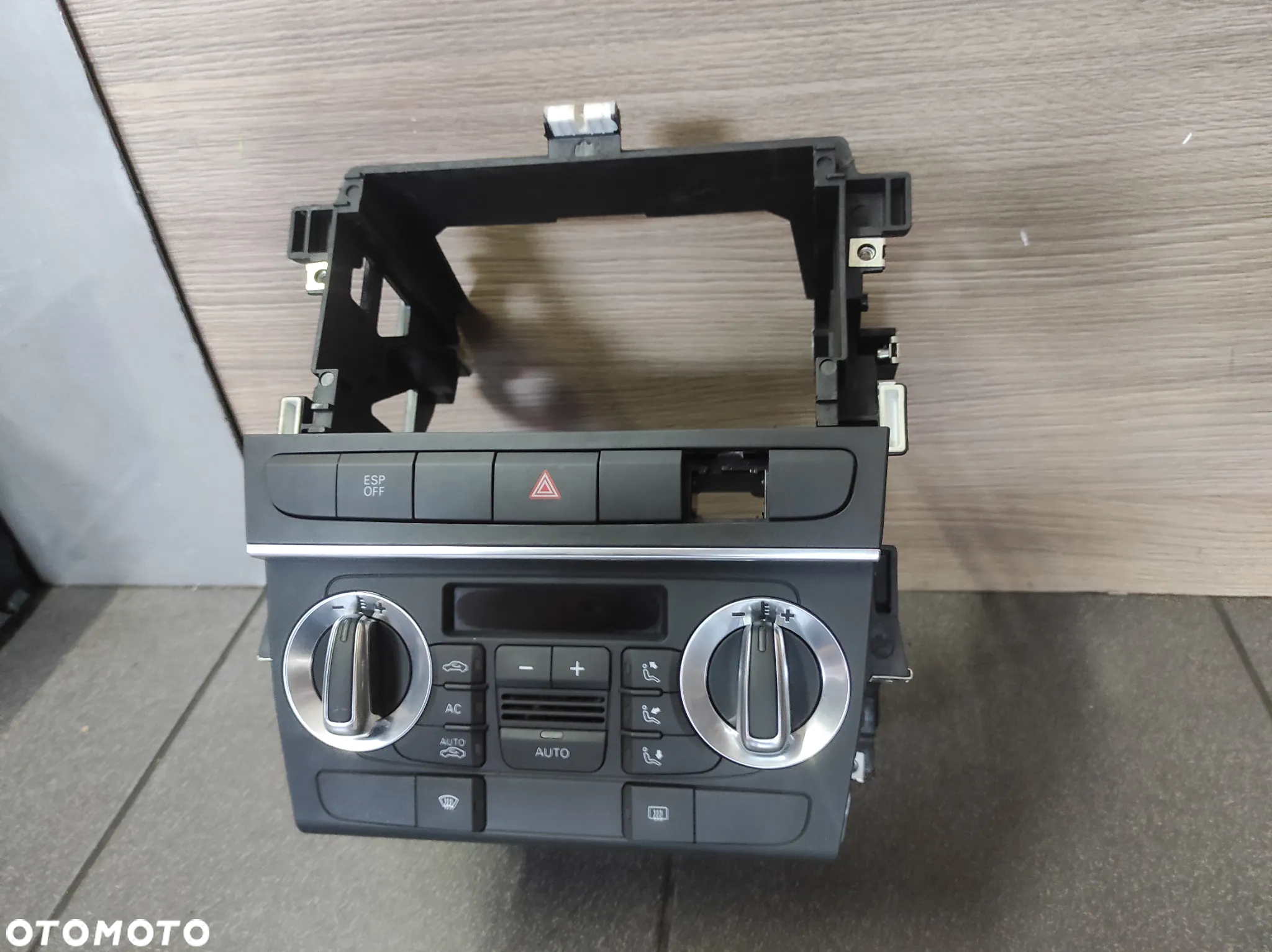 KOSZ RADIO PANEL KLIMATYZACJI RAMKA AUDI A3 8P LIFT 2DIN CLIMATRONIC WYSYŁKA !!!! - 3