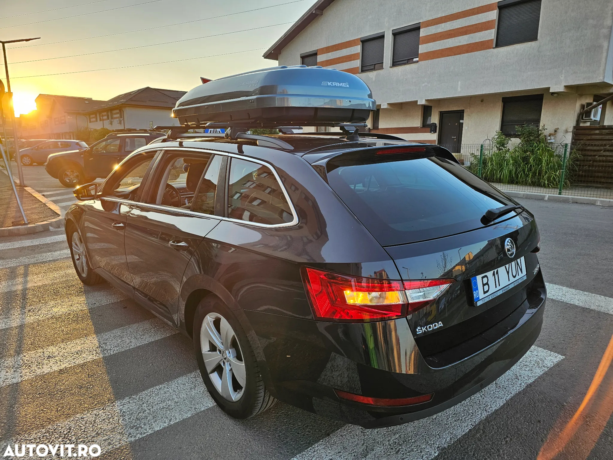 Skoda Superb Combi 2.0 TDI DSG Ambition - 6