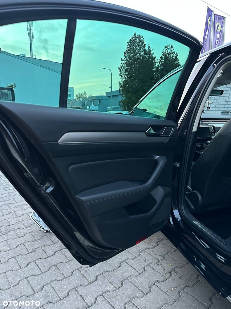 Volkswagen Passat - 18