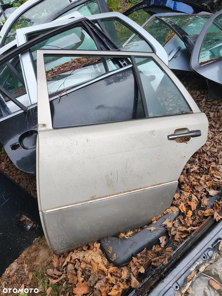 Lewarek zmiany biegów drzwi tył lampa sedan Mercedes w124 - 9
