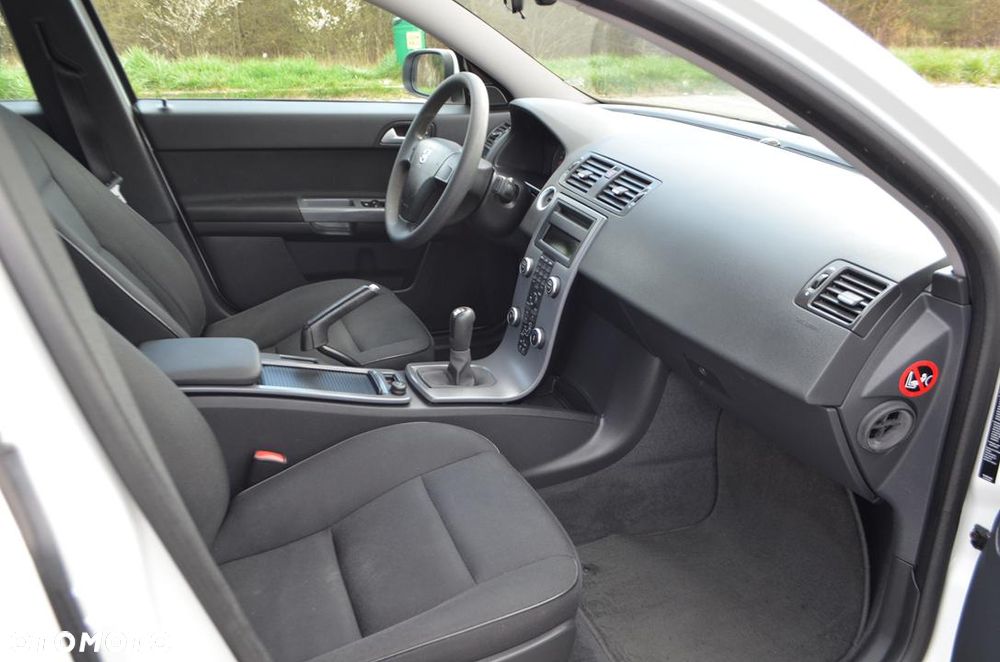 Volvo S40 1.6 Sport - 25