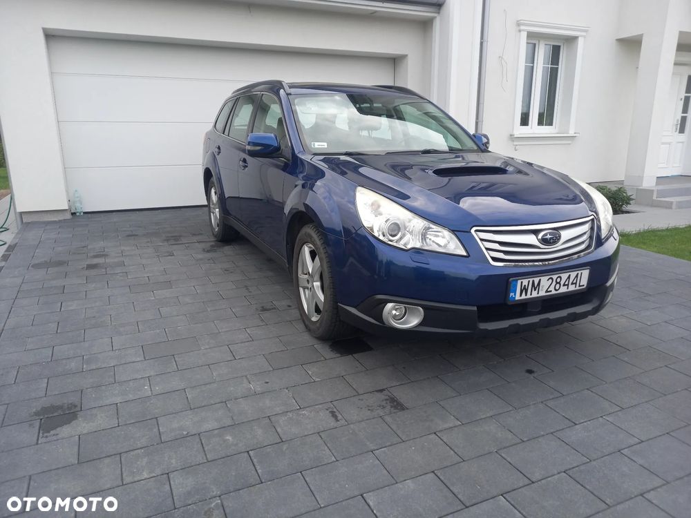 Subaru Outback 2010 photo 2