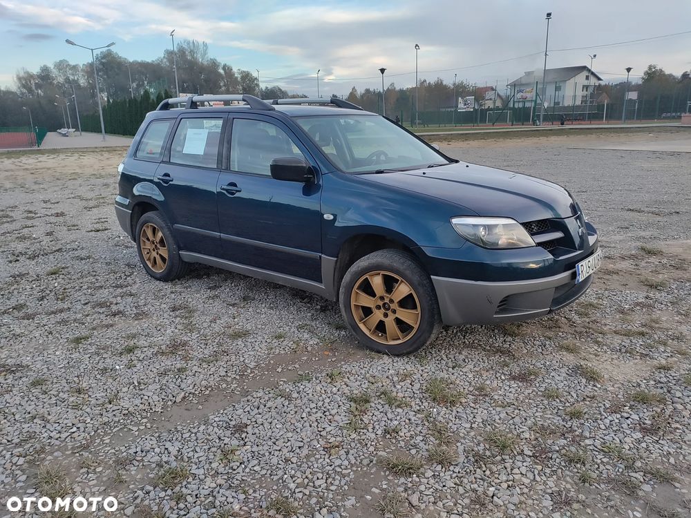 Mitsubishi Outlander 2.0 4WD Invite - 4